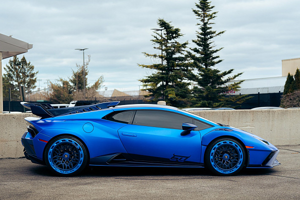 Фото дисков Brixton Forged FDE06 Aerotech Синий сатин на Lamborghini Huracan