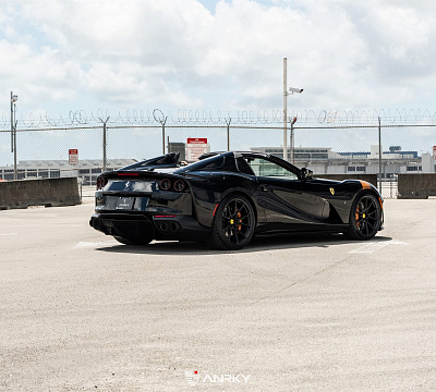 Фото дисков Anrky AN12 на Ferrari 812