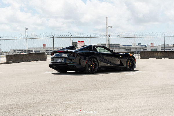 Фото дисков Anrky AN12 Черный сатин на Ferrari 812