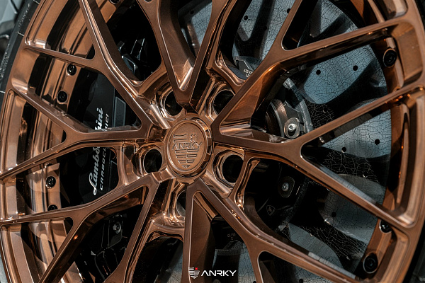 Фото дисков Anrky AN20 Глянцевая темная медь на Lamborghini Revuelto