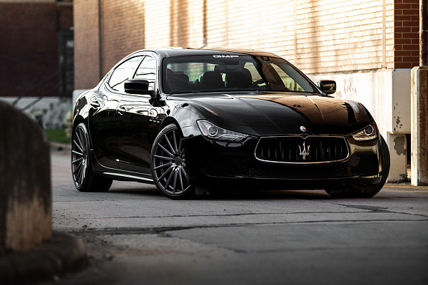 Фото дисков Vossen VFS-2 Глянцевый графит на Maserati Ghibli