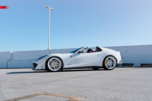 Фото дисков Anrky S3-X3 Белый глянец на Ferrari 812