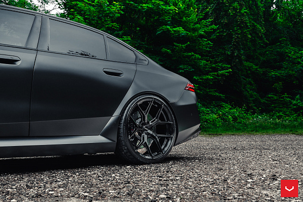 Фото дисков Vossen HF-5 Черный глянец на BMW 5/M5 (G60/G90)