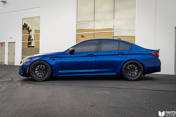 Фото дисков Strasse Wheels SV10M Deep Concave Duoblock Черный глянец на BMW 5/M5 (G30/F90)