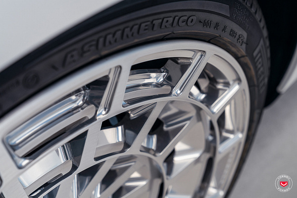 Фото дисков Vossen LC3-12 Глянцевый лак на Land Rover Range Rover V