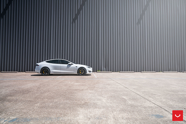 Фото дисков Vossen HF-1 Черный глянец на Tesla Model S