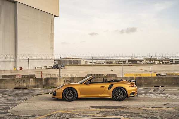 Фото дисков Strasse Wheels SV10 Deep Concave FS Черный матовый на Porsche 911 VII