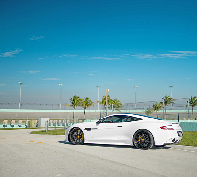 Фото дисков Strasse Wheels R10 Deep Concave FS на Aston Martin Vanquish 2
