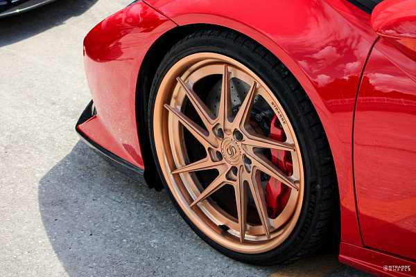 Фото дисков Strasse Wheels SV1T Deep Concave FS Сатиновое золото на Lamborghini Huracan