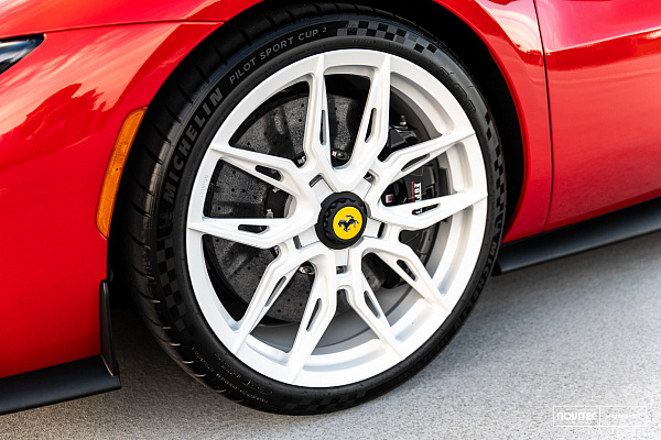 Фото дисков NOVITEC NF11 Белый глянец на Ferrari 296