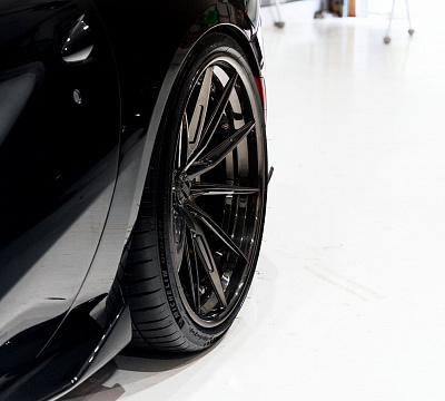 Фото дисков 1886 Wheels G010 на Ferrari 812