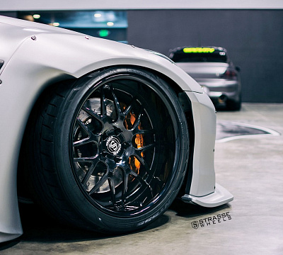 Фото дисков Strasse Wheels SV8 Signature на Nissan GT-R