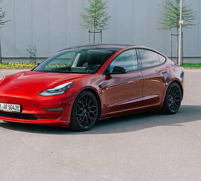 Фото дисков Vossen HF-2 на Tesla Model 3
