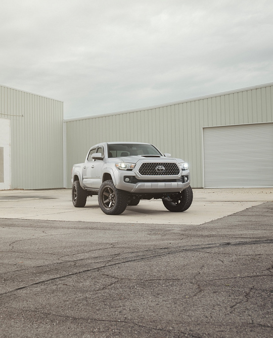 Фото дисков 4P63 Сатиновая темная бронза на Toyota Tacoma III