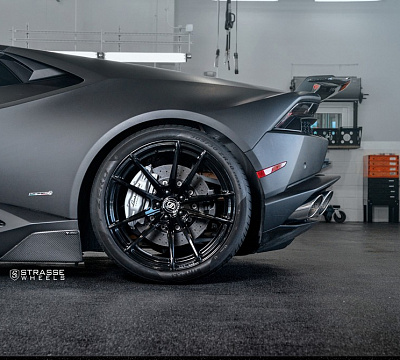 Фото дисков Strasse Wheels SV1 Deep Concave Monoblock на Lamborghini Huracan