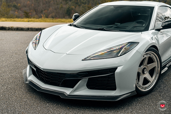 Фото дисков Vossen GEN-01 (3-Piece) Сатиновый лак на Chevrolet Corvette C8