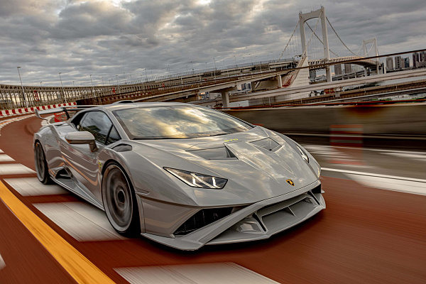 Фото дисков Brixton Forged PF14 R / RS Другой цвет на Lamborghini Huracan