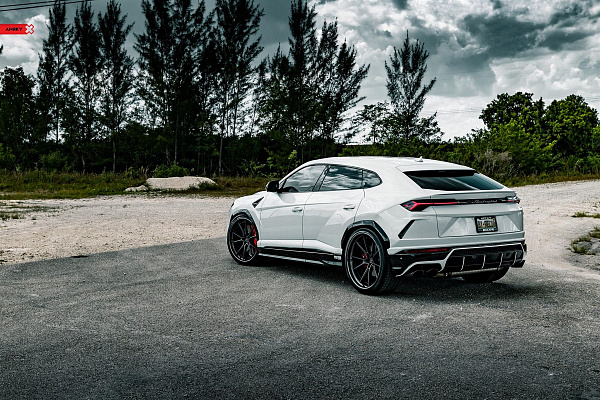Фото дисков Anrky AN32 Черный сатин на Lamborghini Urus