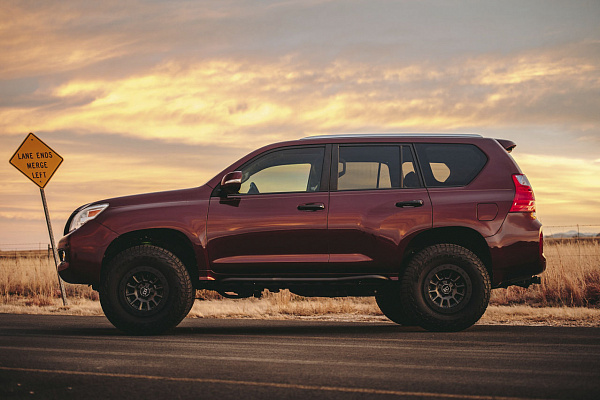 Фото дисков Black Rhino DUGGER Сатиновый графит на Lexus GX II