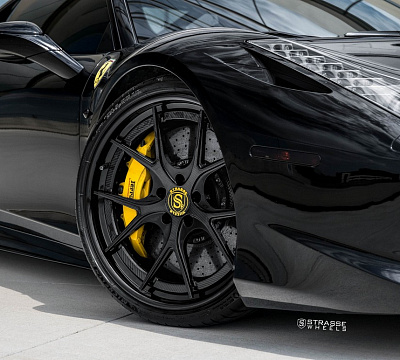 Фото дисков Strasse Wheels SM5R Deep Concave FS на Ferrari 458