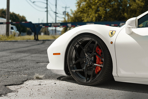 Фото дисков Brixton Forged PF5 Глянцевый темный лак на Ferrari 488