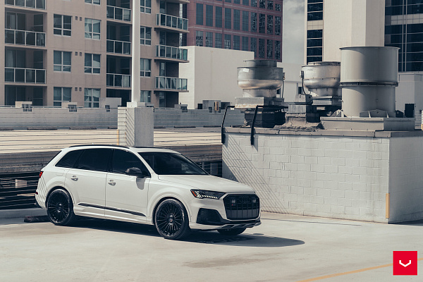 Фото дисков Vossen HF-8 Черный глянец на Audi Q7 (4M)