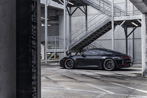 Фото дисков Strasse Wheels SV5 Deep Concave FS Черный сатин на Porsche 911 VIII