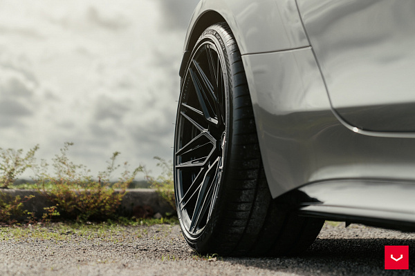 Фото дисков Vossen HF-7 Черный глянец на Mercedes-Benz AMG GT II