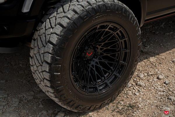 Фото дисков Vossen LCX-03 Черный глянец на GMC Sierra IV