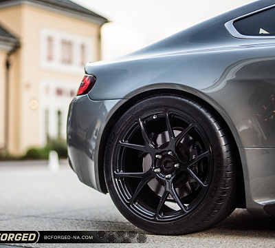 Фото дисков BC Forged RZ05 на Aston Martin Vantage 3