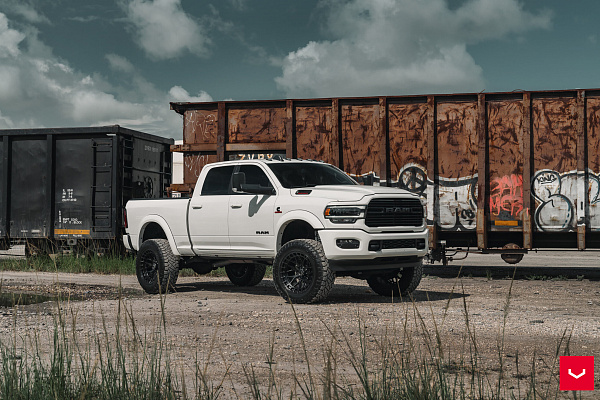 Фото дисков Vossen HFX-1 (8-Lug) Черный сатин на Ram 1500 V
