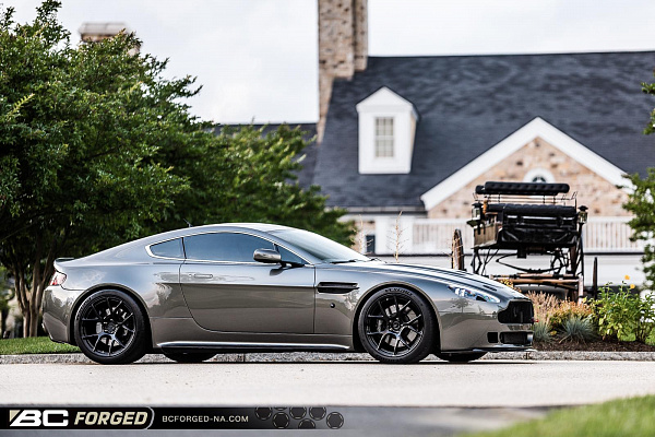 Фото дисков BC Forged RZ05 Черный глянец на Aston Martin Vantage 3