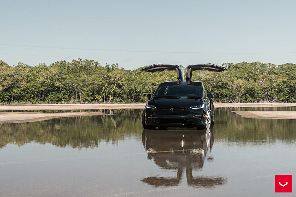 Фото дисков Vossen HF-5 Серебро на Tesla Model X