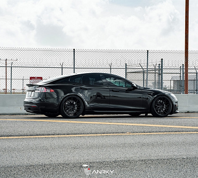 Фото дисков Anrky S1-X1 на Tesla Model S