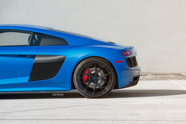 Фото дисков Strasse Wheels SM5R Deep Concave Monoblock Черный глянец на Audi R8 (4S)