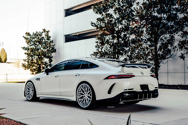 Фото дисков Strasse Wheels SV10M Deep Concave FS Глянцевый лак на Mercedes-Benz AMG GT I