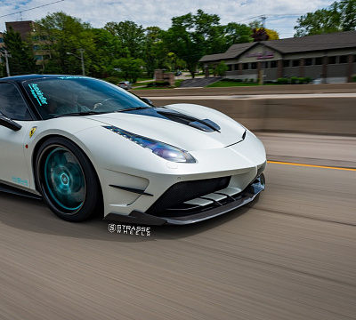 Фото дисков Strasse Wheels SM5R Signature на Ferrari 488