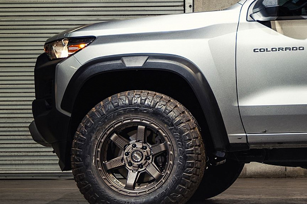 Фото дисков 4PLAY 4PS63 Сатиновая темная бронза на Chevrolet Colorado