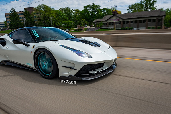 Фото дисков Strasse Wheels SM5R Signature Другой цвет на Ferrari 488