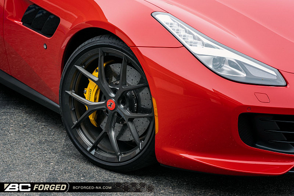 Фото дисков BC Forged KL01 Глянцевый темный лак на Ferrari GTC4Lusso
