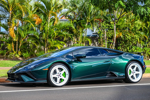 Фото дисков HRE 305 Белый глянец на Lamborghini Huracan