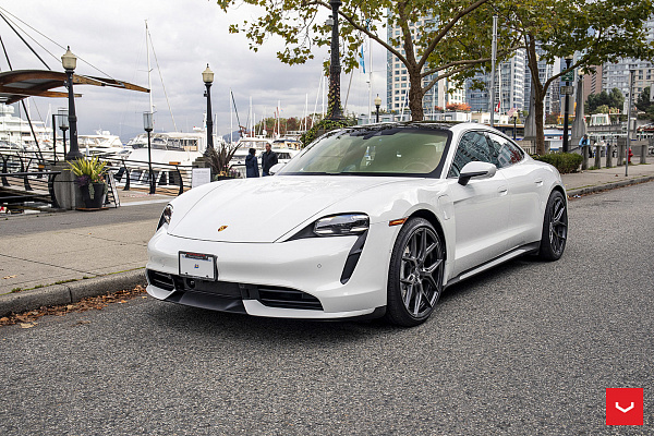Фото дисков Vossen HF-5 Глянцевый графит на Porsche Taycan I