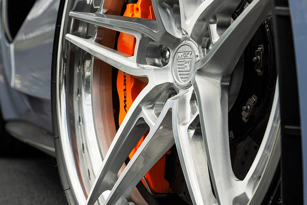 Фото дисков Anrky AN37 Глянцевый лак на McLaren 570S