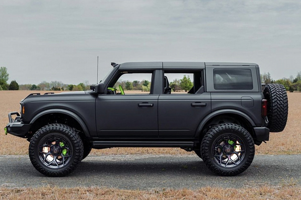 Фото дисков 4PLAY 4PF6 Черный сатин на Ford Bronco