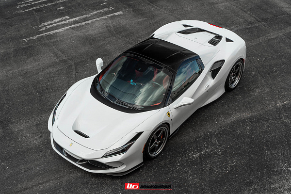 Фото дисков HRE 527 Глянцевый графит на Ferrari F8