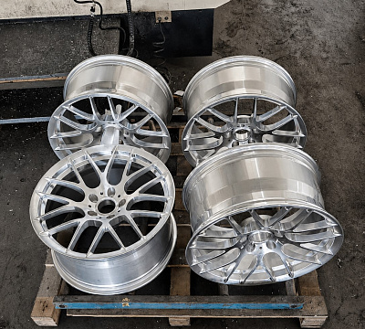 19" диски в дизайне BMW 359M и окрасе Hyper Silver