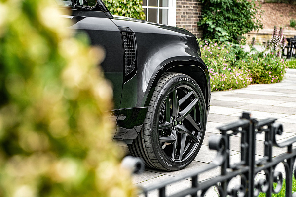 Фото дисков Kahn Type 52 RS Черный сатин на Land Rover Defender II