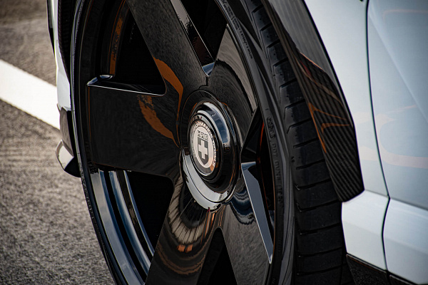 Фото дисков HRE L105M Черный глянец на Lamborghini Urus