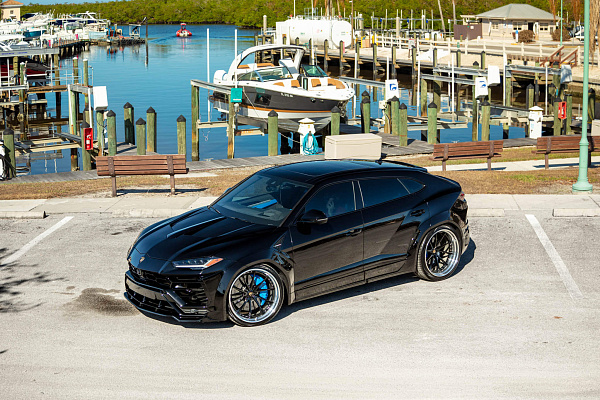 Фото дисков HRE S204H Черный глянец на Lamborghini Urus