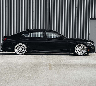 Фото дисков Strasse Wheels SV10M-RS Deep Concave FS на BMW 7 (G11/G12)